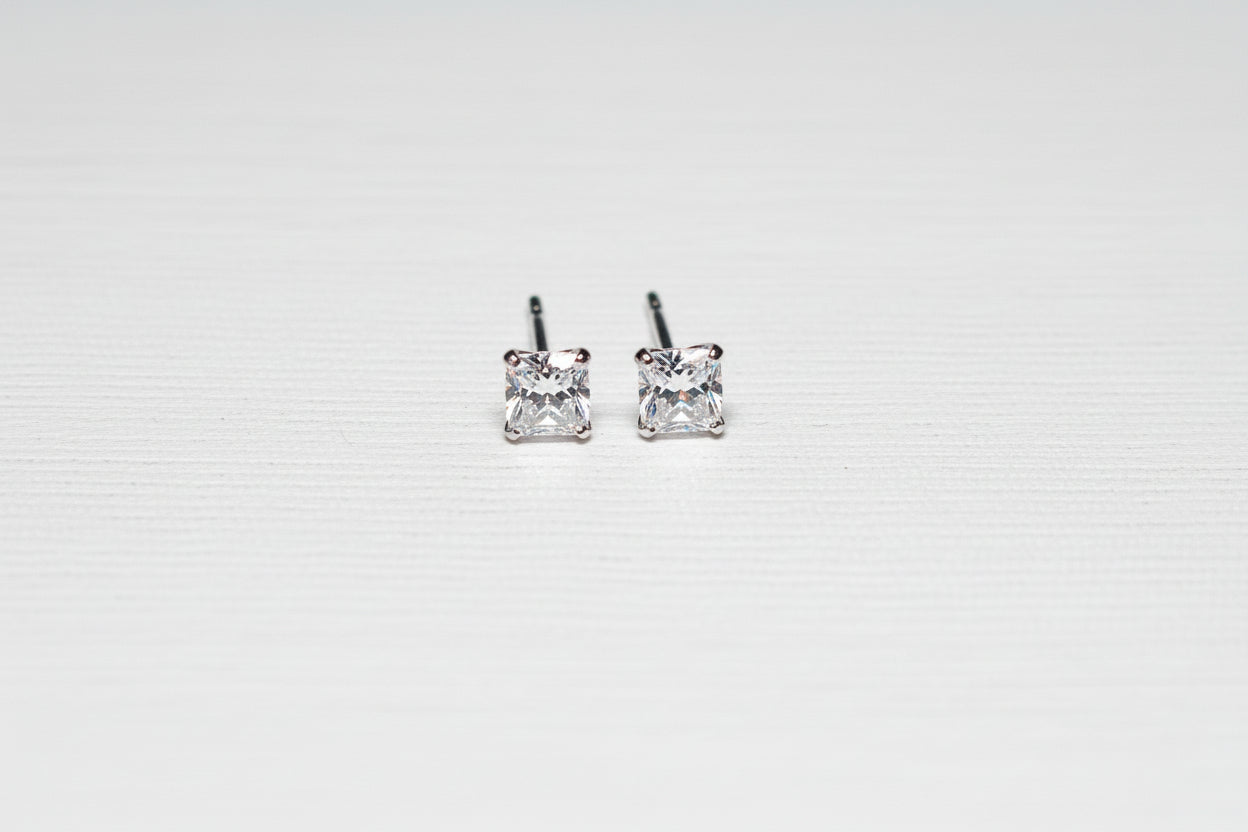 Diamond Stud Earrings – D Colour, IF Clarity, IGI Certified